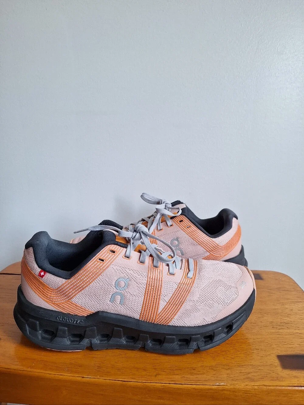 On Running  Cloudgo Women's Rose Magnet Size 7.5